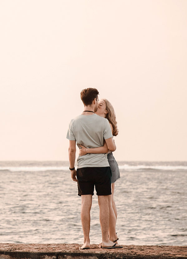 couple kissing beach