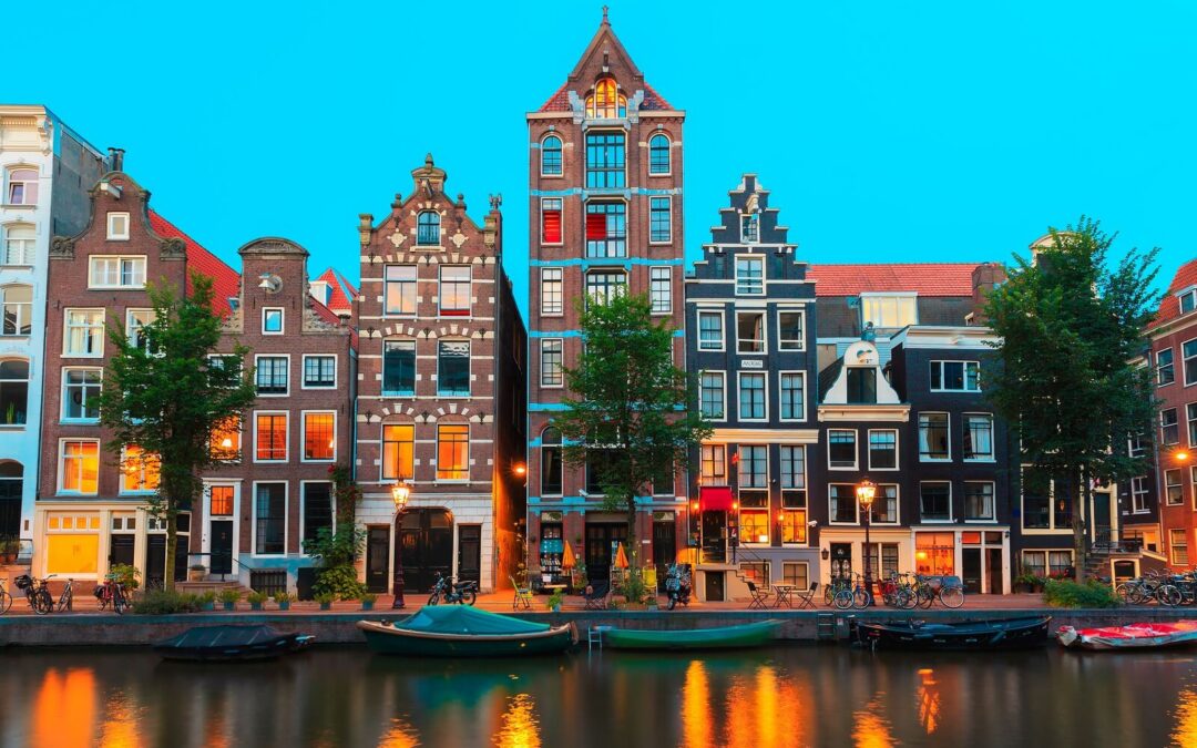 River vs. Ocean Cruising: Which “Floating Hotel” is Right for You?